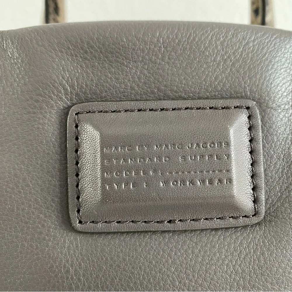 Marc by Marc Jacobs Q Snake Satchel gray Leather Bag